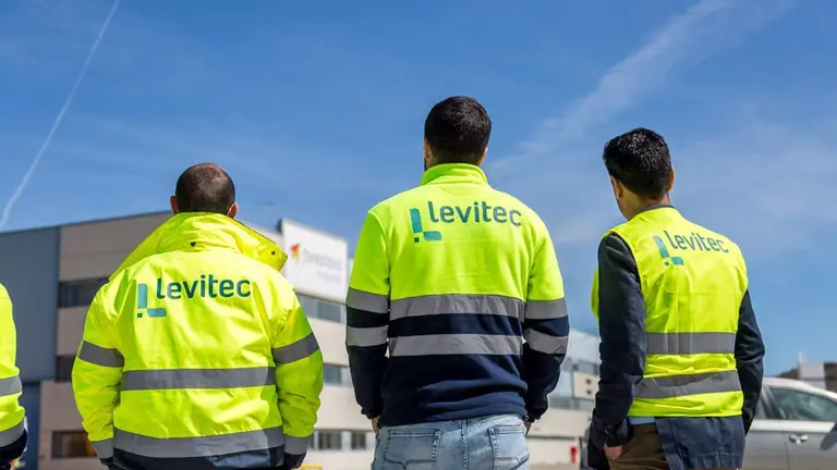 Levitec.