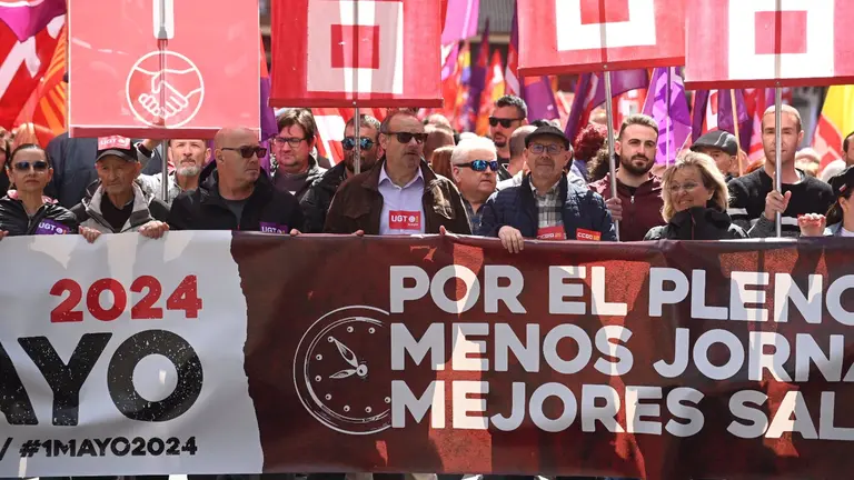 Miles de personas se manifiestan por el centro de la ciudad para reclamar subida salarial y menos jornada / 
Ram&oacute;n Comet / EP