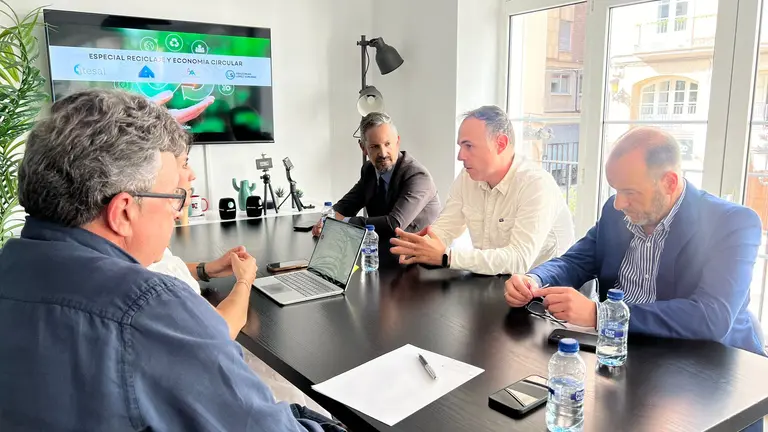 Miguel L&oacute;pez-Blanco (Panel S&aacute;ndwich Group), Marcelo Liendo (L&oacute;pez Soriano), Roberto Higuero (COAATZ), Ren&eacute; Sanz (Itesal)