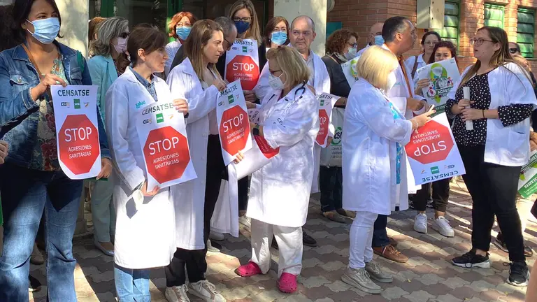 Los sindicatos m&eacute;dicos recalcan que la violencia, verbal o f&iacute;sica, contra el personal sanitario es una lacra constante y que no deja de crecer a&ntilde;o tras a&ntilde;o / FASAMET Y CESMARAG&Oacute;N