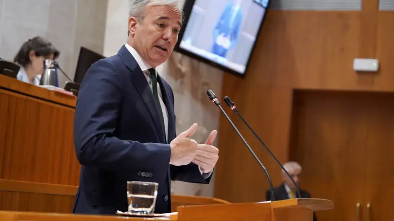 El presidente de Arag&oacute;n, Jorge Azc&oacute;n, durante su intervenci&oacute;n en el Pleno de las Cortes auton&oacute;micas / Cortes de Arag&oacute;n