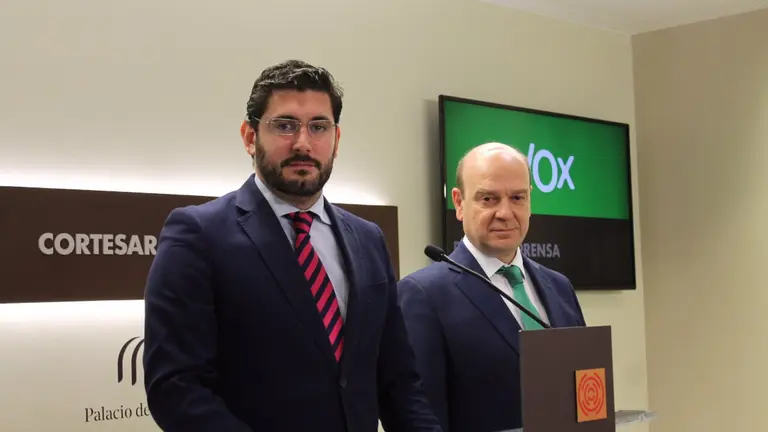 Alejandro Nolasco y Santiago Mor&oacute;n en las Cortes de Arag&oacute;n.
POLITICA 
VOX ARAG&Oacute;N