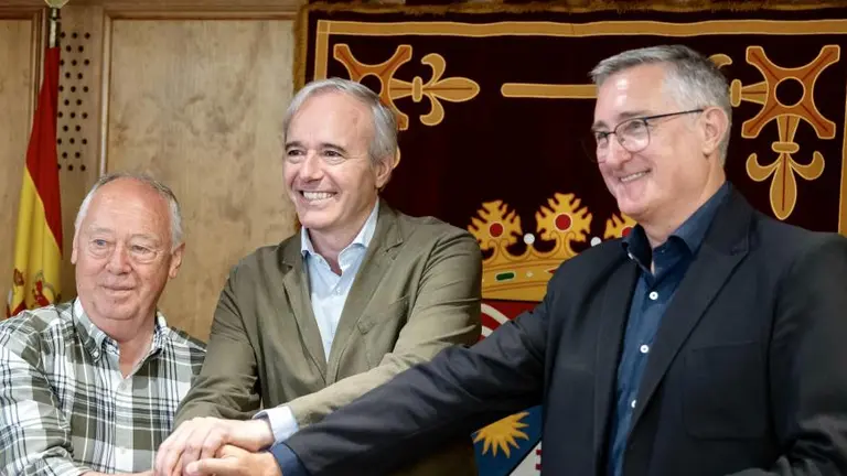 El presidente Azc&oacute;n firma un convenio de colaboraci&oacute;n con el Ayuntamiento de Panticosa para la puesta en marcha del tobog&aacute;n de monta&ntilde;a en el marco del Plan Pirineos / Fabian Simon