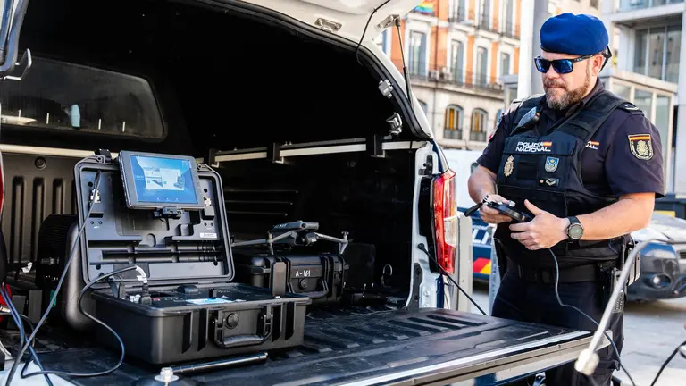 Detector de drones para un dispositivo policial / M.C.