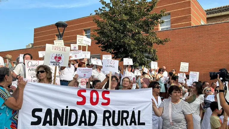 M&aacute;s de 400 personas luchan por una sanidad digna en Almud&eacute;var