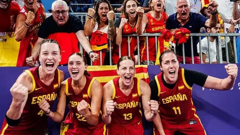 Selecci&oacute;n espa&ntilde;ola 3x3 con Vega Gimeno / FEB