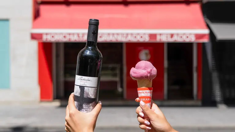 El Helado de vino Garnacha de Bodegas San Valero est&aacute; disponible en Helader&iacute;a Ferrara solo durante el mes de agosto