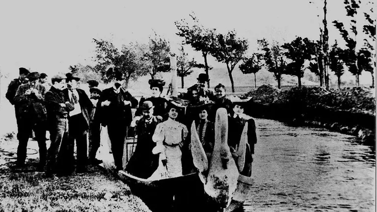 Las g&oacute;ndolas surcaron el Canal Imperial como elemento de ocio de la burgues&iacute;a de Zaragoza / Proyecto GAZA 