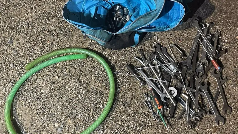 Detenidos los presuntos autores por el robo del gasoil del dep&oacute;sito de una excavadora en Cofita (Huesca) / Guardia Civil