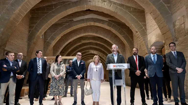 El presidente del Gobierno de Arag&oacute;n, Jorge Azc&oacute;n, en el Monasterio de Sijena (Huesca).