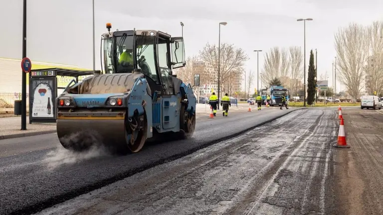Trabajos de asfaltado en varios barrios de la ciudad. / Ayuntamiento de Zaragoza