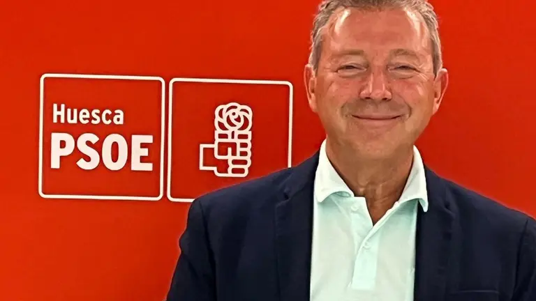 Jos&eacute; Mar&iacute;a Or&uacute;s en la sede del PSOE en Huesca (Arag&oacute;n)
