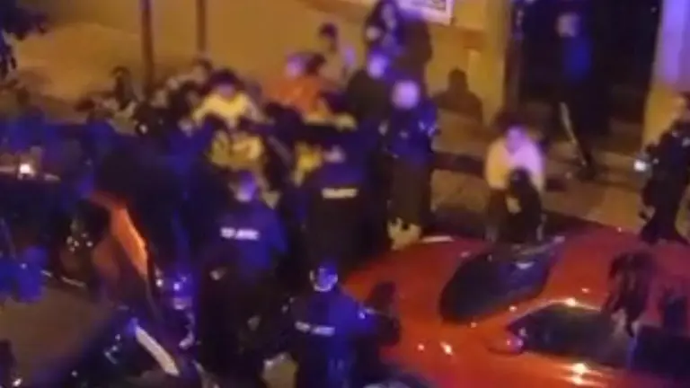 Imagen de la actuaci&oacute;n policial en la detenci&oacute;n de un menor por dos tentativas de robo /Cedida a H.A.