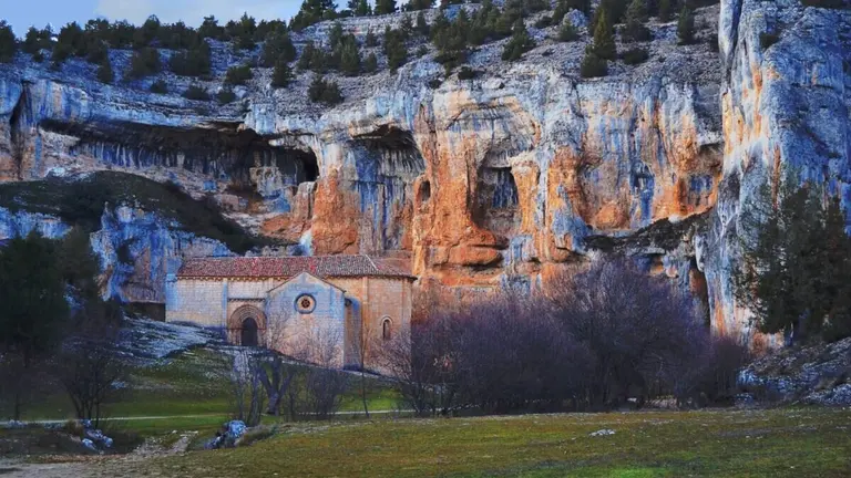 Ubicado en la provincia de Soria, el Ca&ntilde;&oacute;n del R&iacute;o Lobos es el sendero perfecto para recorrer en oto&ntilde;o.