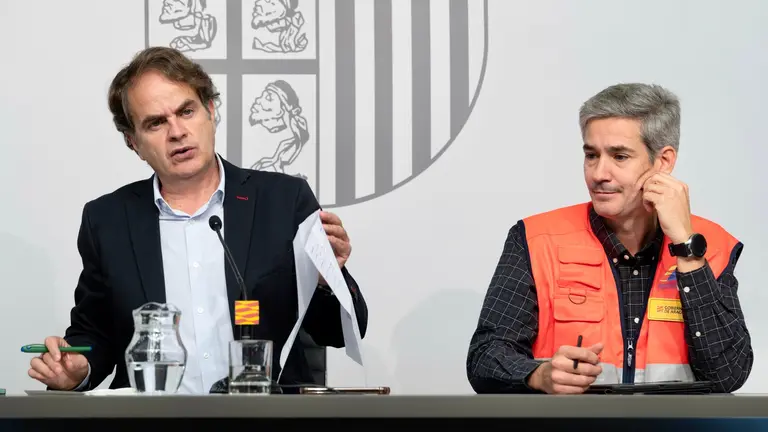El consejero de Hacienda, Roberto Berm&uacute;dez de Castro, anuncia las novedades de los efectivos aragoneses en Catarroja