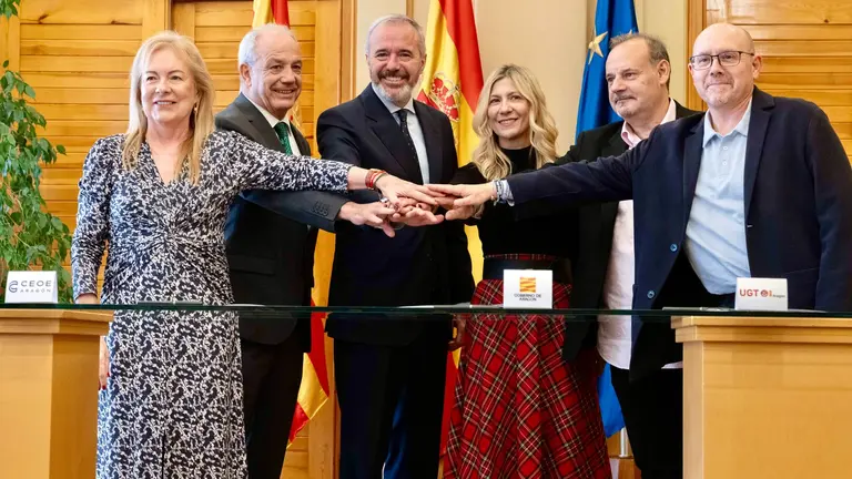 Firma del acuerdo social entre Gobierno, patronal y sindicatos