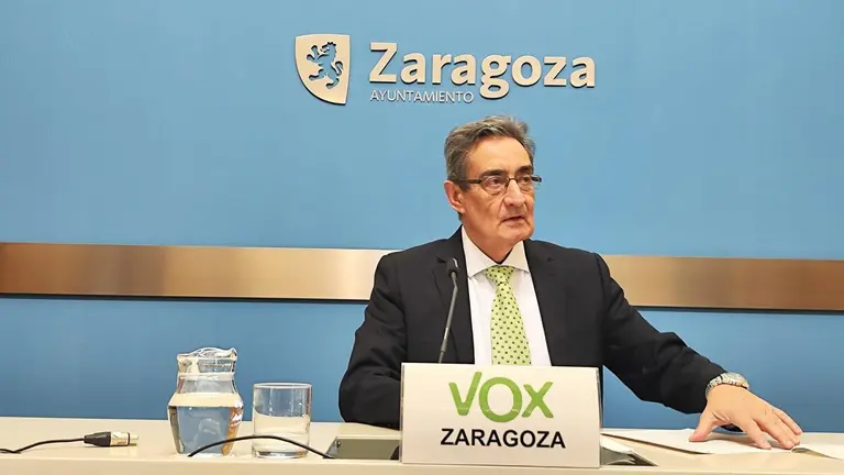 El portavoz de VOX, Julio Calvo, en una rueda de prensa
