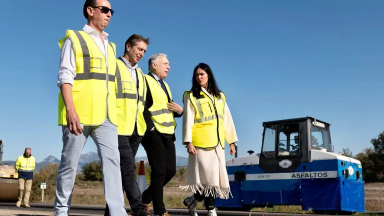 El consejero Octavio L&oacute;pez visita las obras de asfaltado