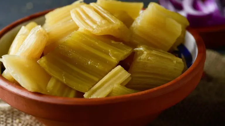 El cardo a la aragonesa es una de las recetas m&aacute;s tradicionales. / Shutterstock Espa&ntilde;a