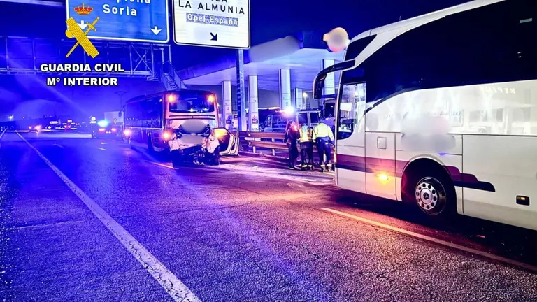 Accidente en la A68 a la altura de Figueruelas. / GUARDIA CIVIL