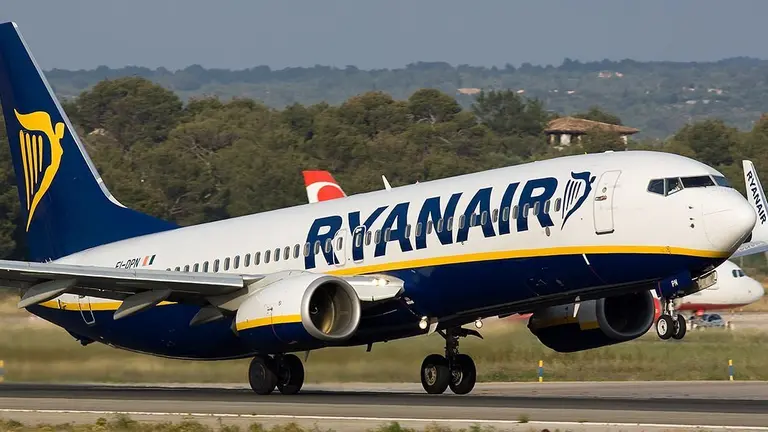 Avi&oacute;n Ryanair.