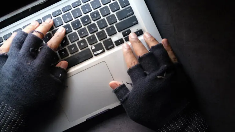 Las estafas de ciberdelincuentes son cada vez m&aacute;s comunes.