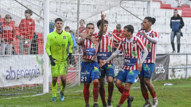 La UD Barbastro celebrando un gol / UD BARBASTRO