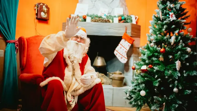 Pap&aacute; Noel en su casita de Zaragoza / A.Z.