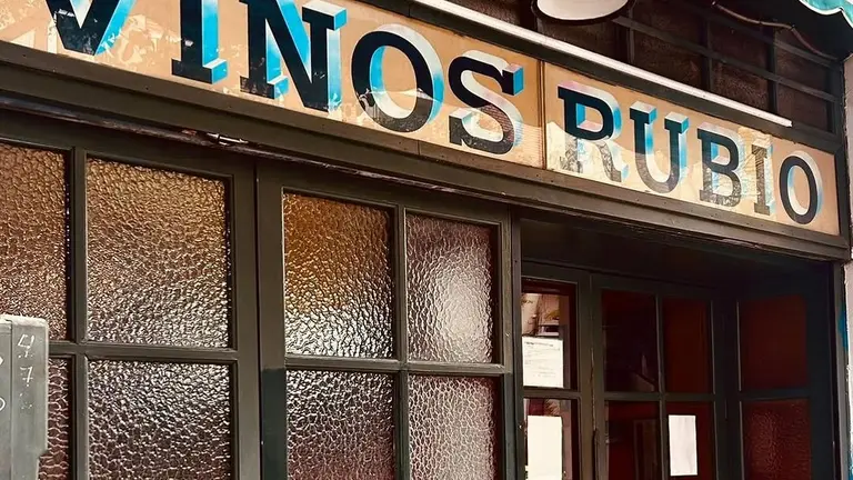 En Zaragoza hay locales cl&aacute;sicos que siguen triunfando con las propuestas de siempre / Vinos Rubio
