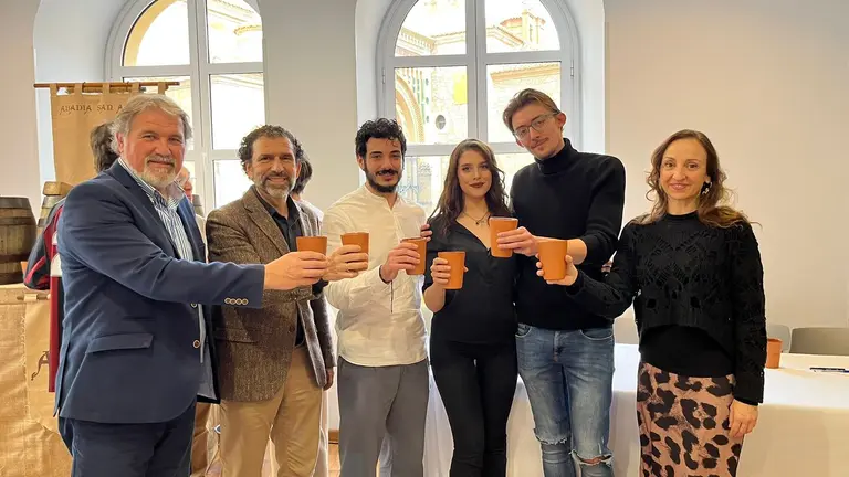 Cata para elegir la cerveza Ambar de este a&ntilde;o en las Bodas de Isabel. / HA