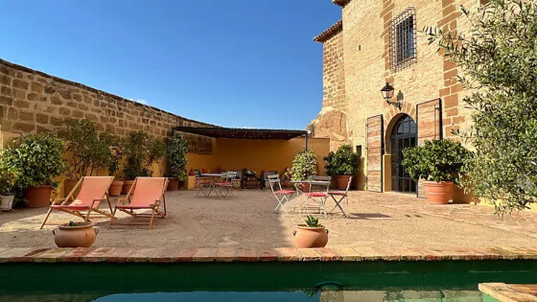 Un lugar que combina historia, naturaleza y exclusividad / Castillo de Corvinos