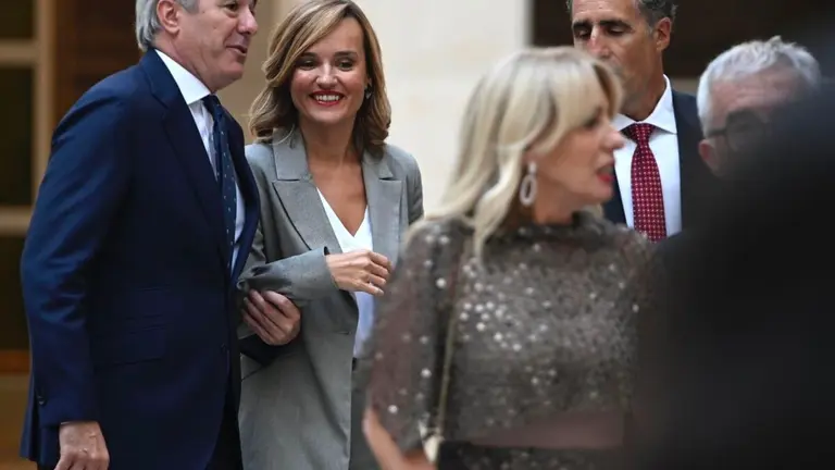 El actual presidente de Arag&oacute;n, Jorge Azc&oacute;n, con la ministra y l&iacute;der en ciernes del PSOE aragon&eacute;s, Pilar Alegr&iacute;a / EP