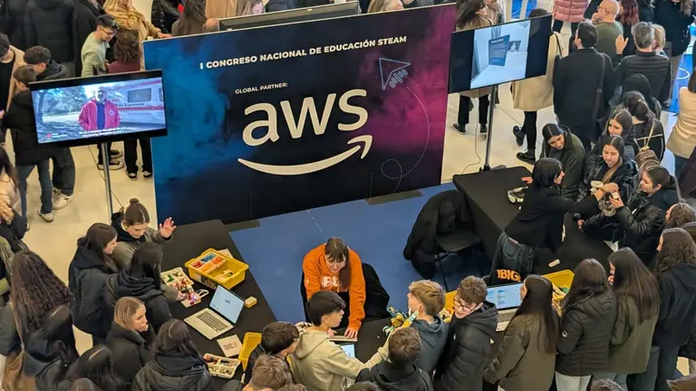 Stand de AWS en el Congreso Nacional de Educaci&oacute;n STEAM celebrado en Zaragoza / HOY ARAG&Oacute;N