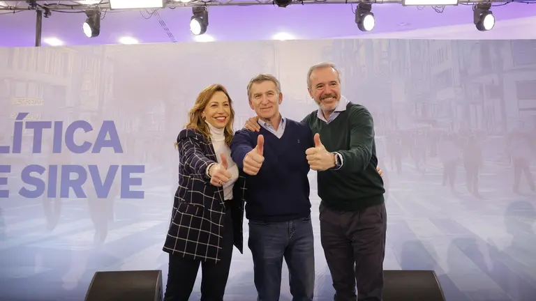 Natalia Chueca, Alberto N&uacute;&ntilde;ez Feij&oacute;o y Jorge Azc&oacute;n, en Zaragoza