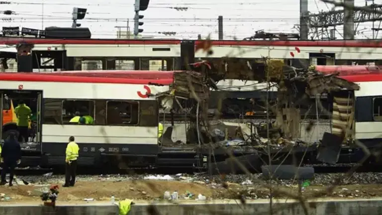 Imagen del atentado en los trenes de cercan&iacute;as de Madrid el 11 de marzo de 2004 /EP