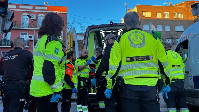 En estado grave un joven de 27 a&ntilde;os con heridas por arma blanca en el cuello en Puente de Vallecas - EMERGENCIAS MADRID