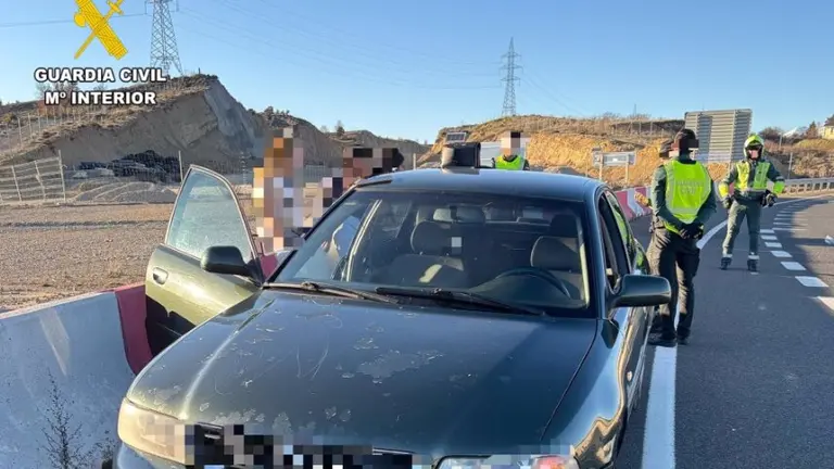 La Guardia Civil investiga a un conductor temerario. - GUARDIA CIVIL