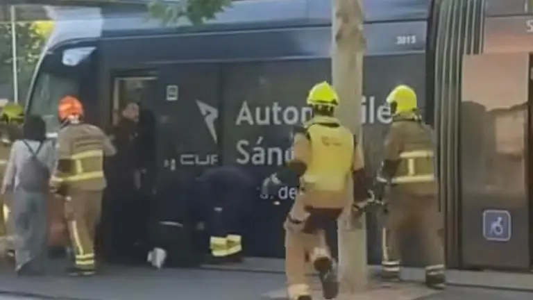 Imagen de la llegada de los bomberos de Zaragoza al lugar del suceso /Redes Sociales. M.C.