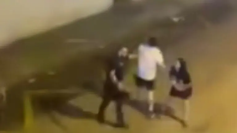 Imagen de la madre del peque&ntilde;o cuando volvi&oacute; alertada de hacer la compra tras dejarle solo en casa/ Redes Sociales