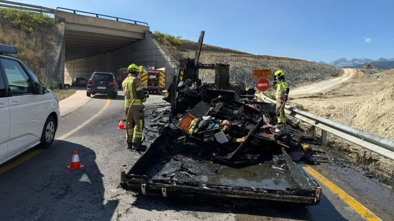 Arde una autocaravana en la N-330 de Sabi&ntilde;anigo / Europa Press