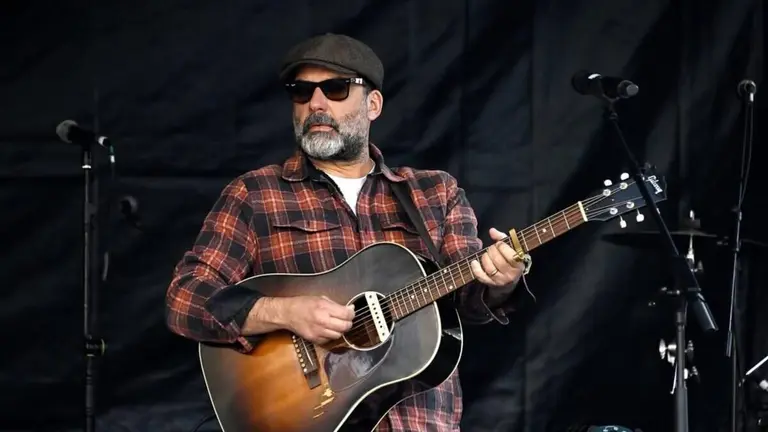 El cantante Jaume Anglada es arrollado por un coche en sus vacaciones: est&aacute; herido grave