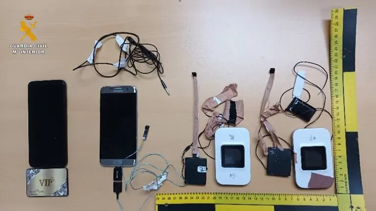 Archivo - Imagen de archivo de otro caso de uso de medios fraudulentos para la obtenci&oacute;n del permiso de conducir en Zaragoza.
- GUARDIA CIVIL - Archivo