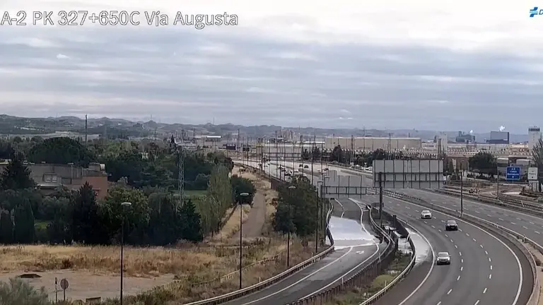 Balsa de agua en el kil&oacute;metro 327 de la A-2
- DGT