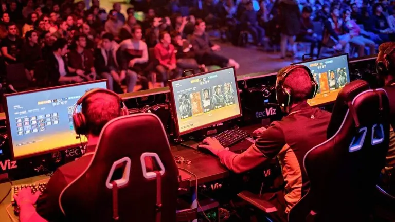Torneo de videojuegos en directo. / OWN Masters