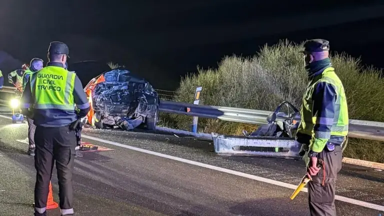 Archivo- Accidente de tr&aacute;fico que le cost&oacute; la vida a un conductor en Orihuela del Tremedal (Teruel) ./ Guardia Civil