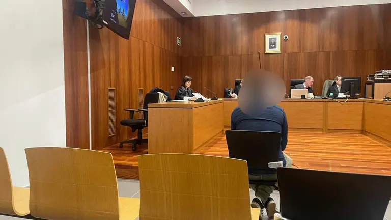 El encausado esta semana en el banquillo de la Audiencia Provincial de Zaragoza/H.A.