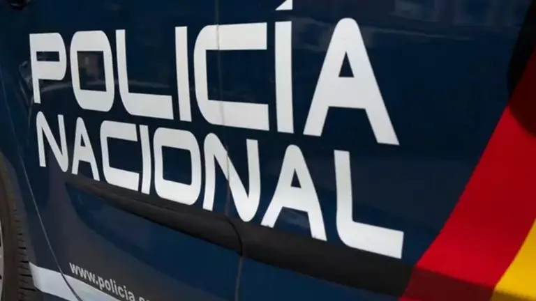Un coche de la Polic&iacute;a Nacional, en una foto de archivo / HOY ARAG&Oacute;N