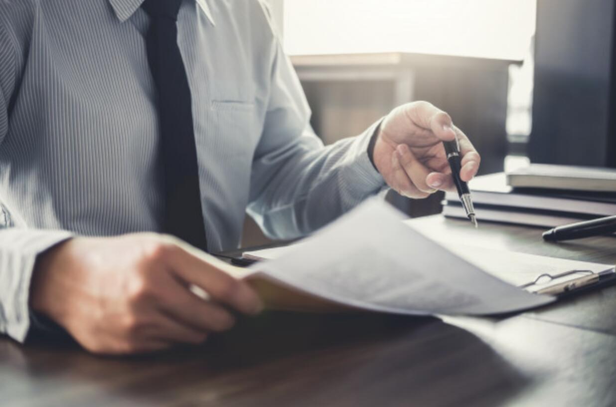 Se deben estudiar las herencias antes de firmarlas