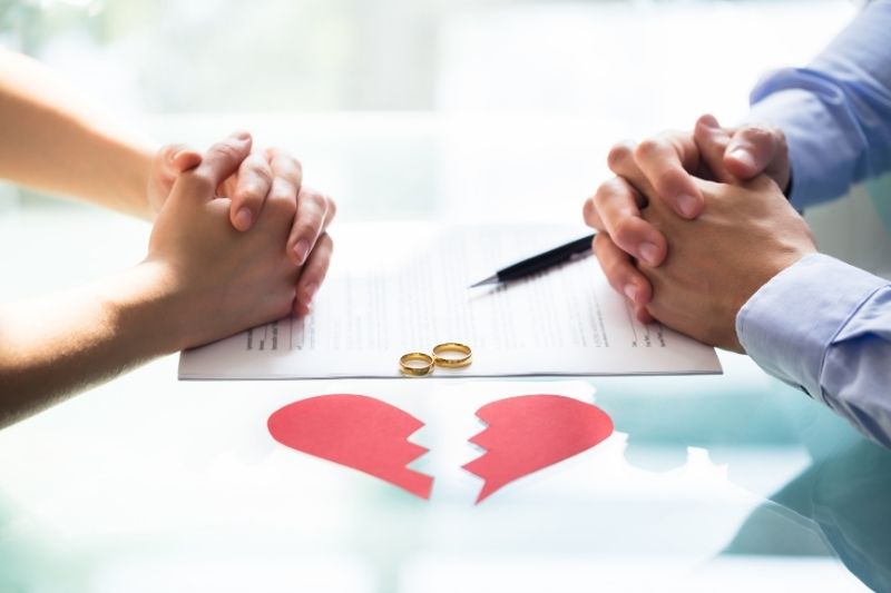 La infidelidad financiera durante una relación