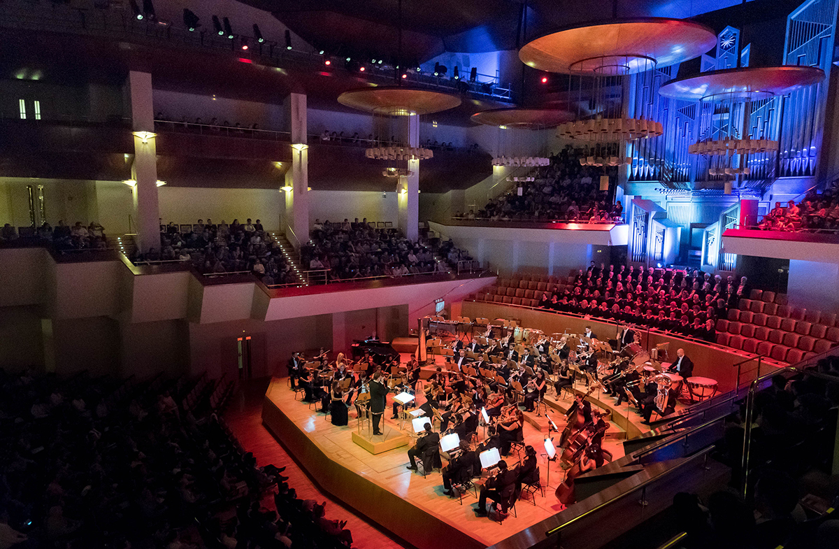 La orquesta está formada por más de 90 profesores